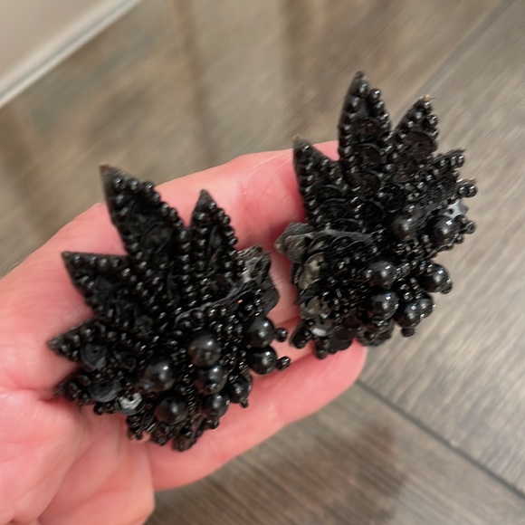 Vintage 1980’s Black Beaded and Sequin Floral Earrings - Picture 11 of 13